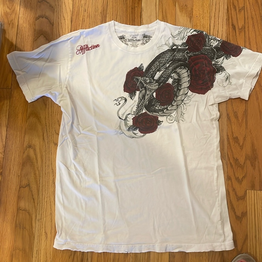 Vitage Affliction wrap around design tshirt